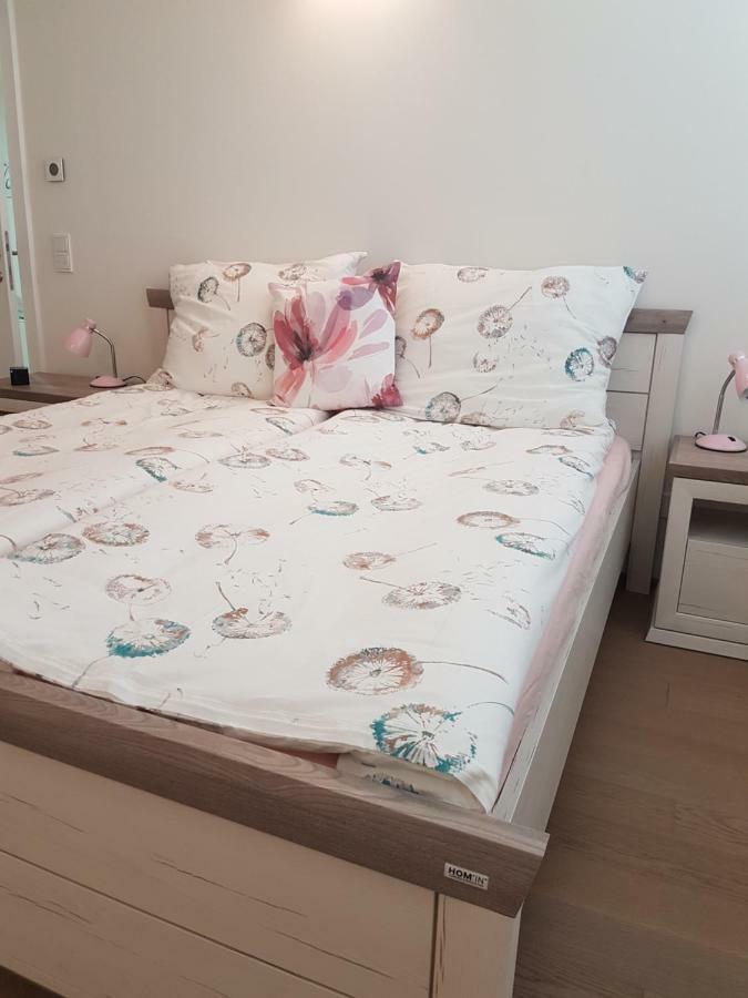 Central Family-Friendly Apt In Wina Bagian luar foto