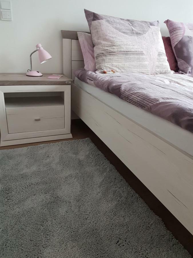 Central Family-Friendly Apt In Wina Bagian luar foto