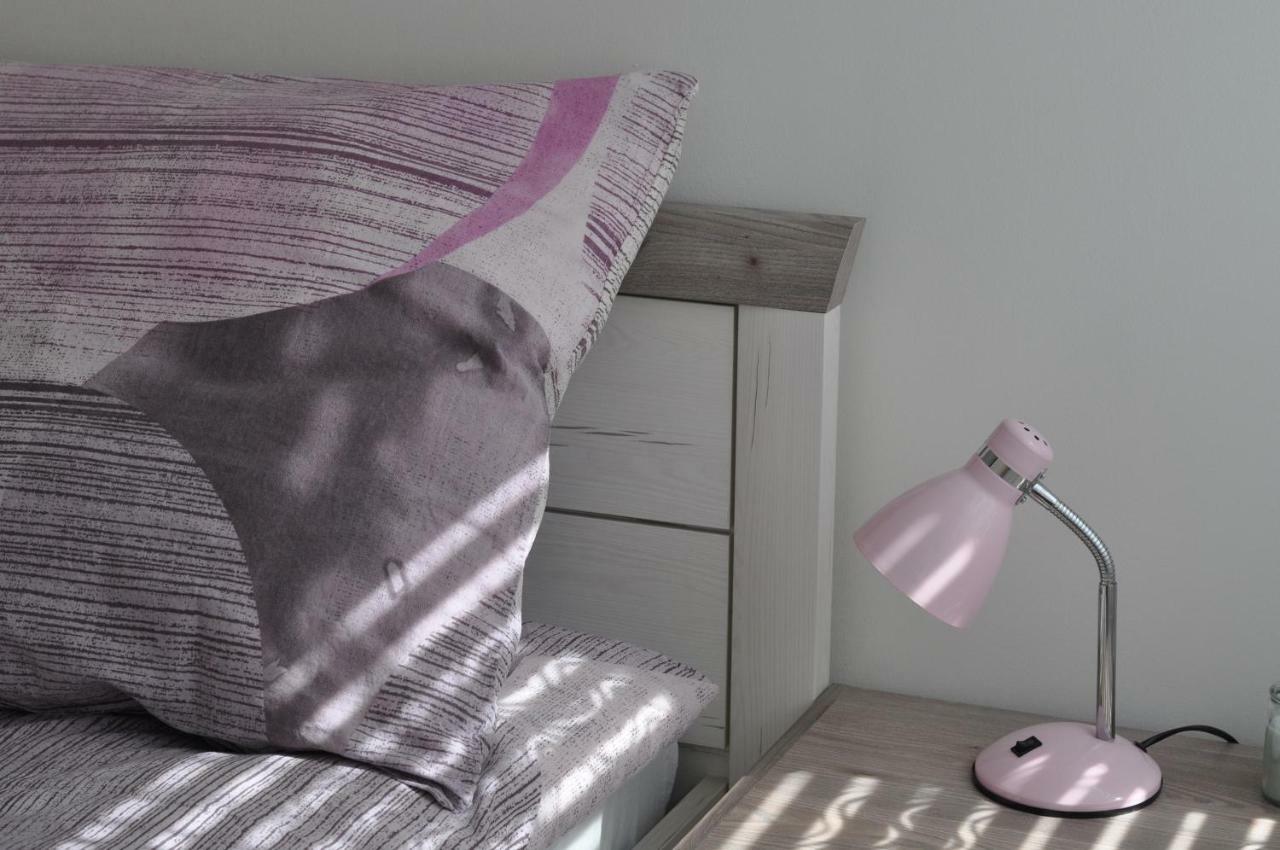 Central Family-Friendly Apt In Wina Bagian luar foto