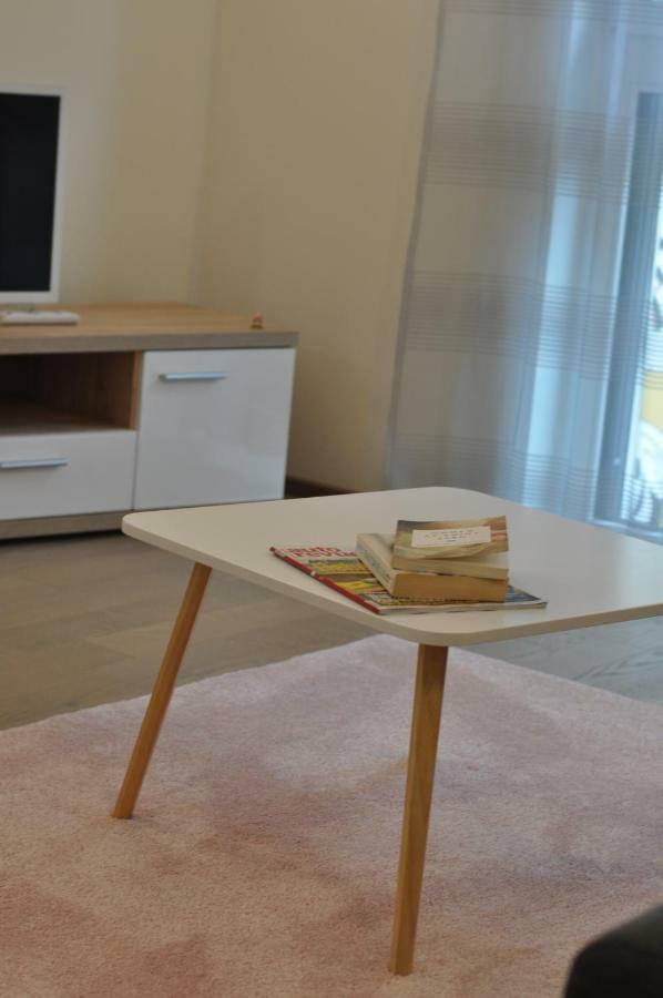 Central Family-Friendly Apt In Wina Bagian luar foto