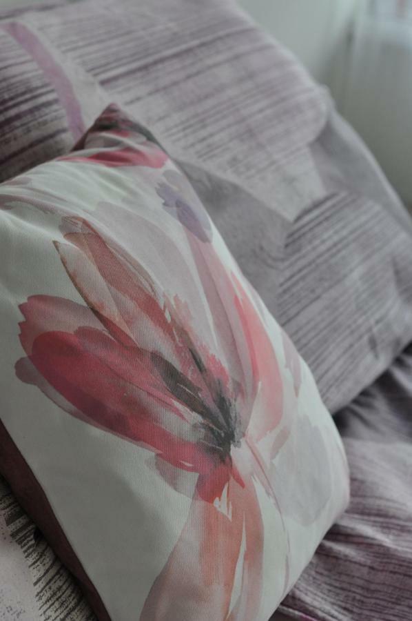 Central Family-Friendly Apt In Wina Bagian luar foto