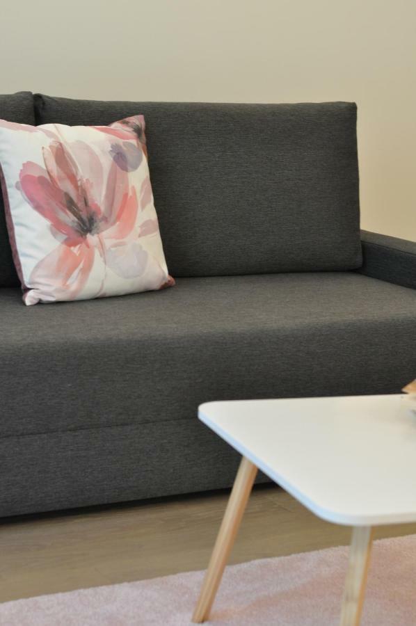 Central Family-Friendly Apt In Wina Bagian luar foto