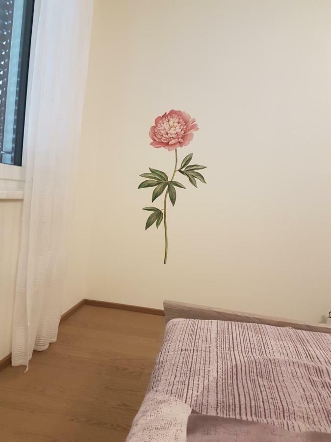 Central Family-Friendly Apt In Wina Bagian luar foto