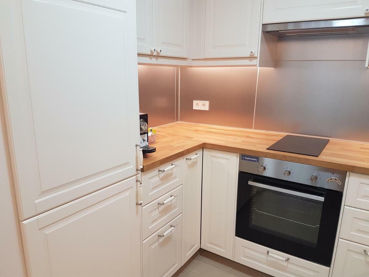 Central Family-Friendly Apt In Wina Bagian luar foto